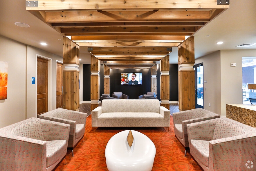 residents lounge - The Carson