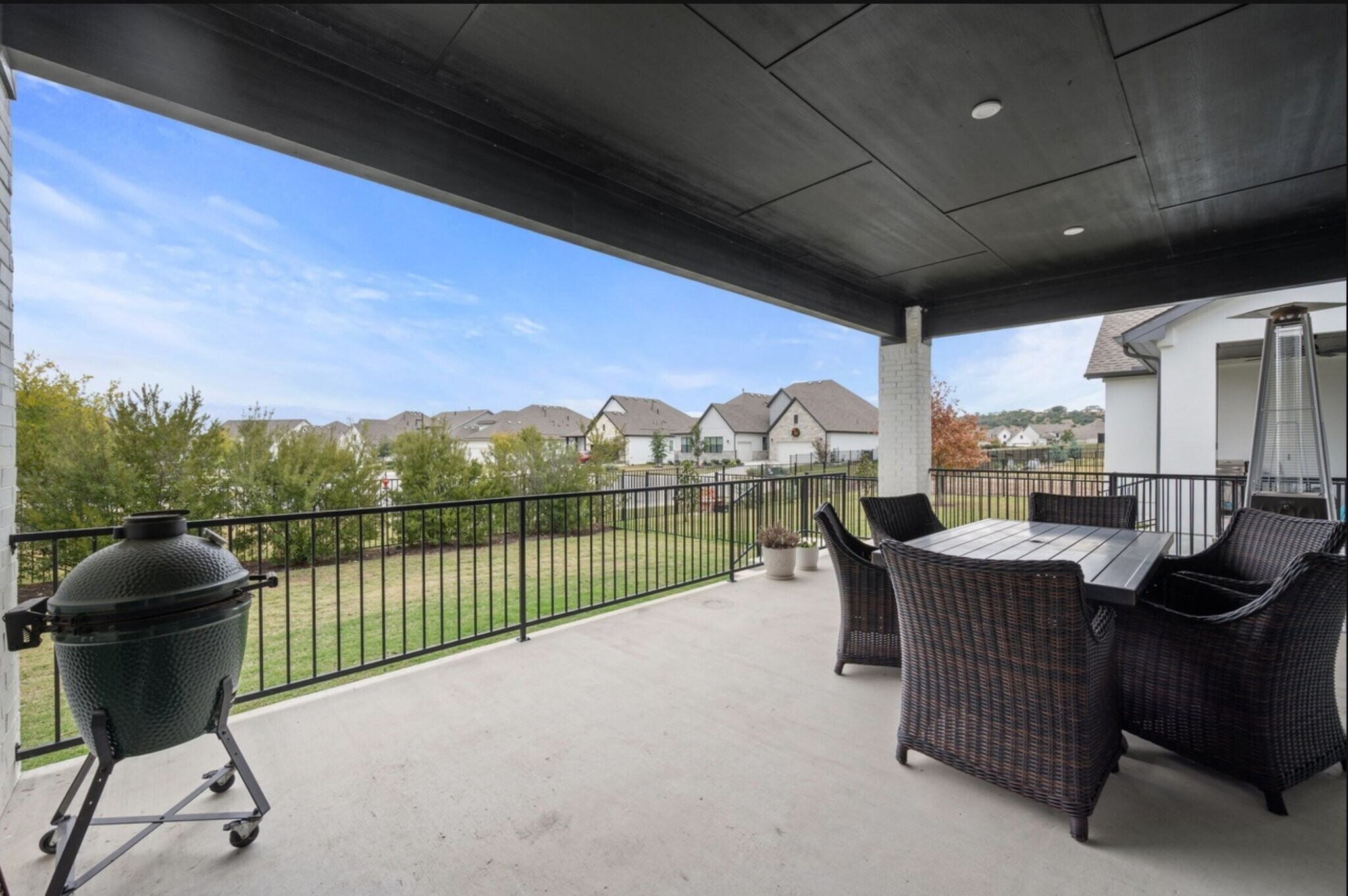 Building Photo - 616 Hallwood Dr