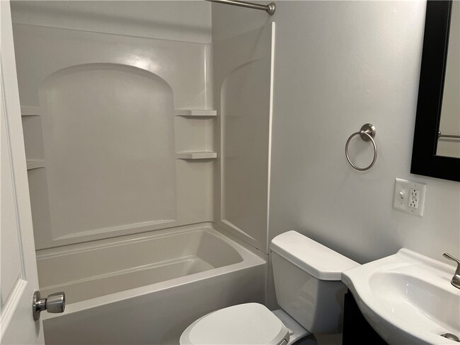 Building Photo - 4543 Mayflower Rd