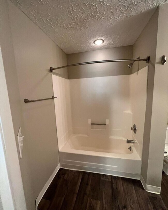 Building Photo - Huge two bedroom, two bathroom apartment!