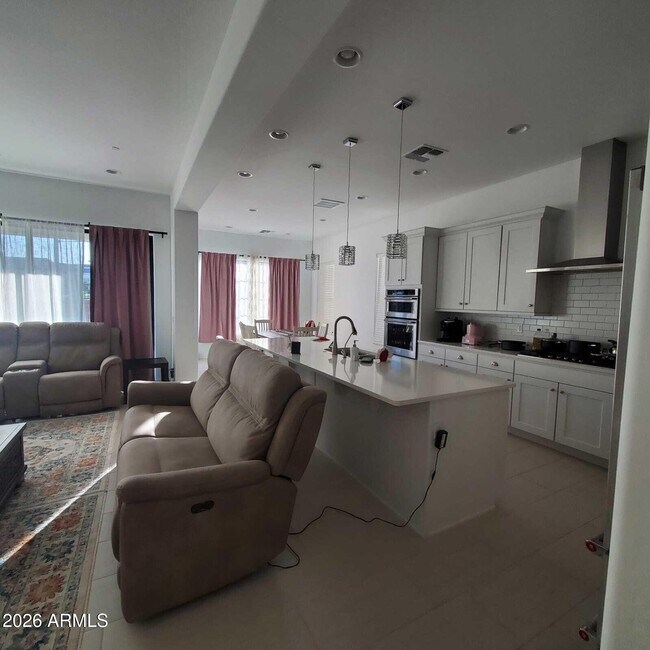 Building Photo - 16512 S 8th Way