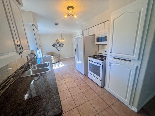 Building Photo - 2006 Seagate Ln