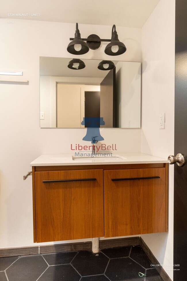 Building Photo - 5734 Walnut St