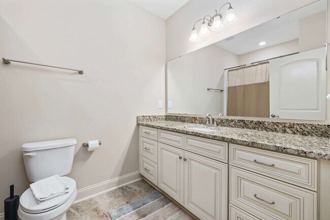 Building Photo - 587A Sunnyside Ave