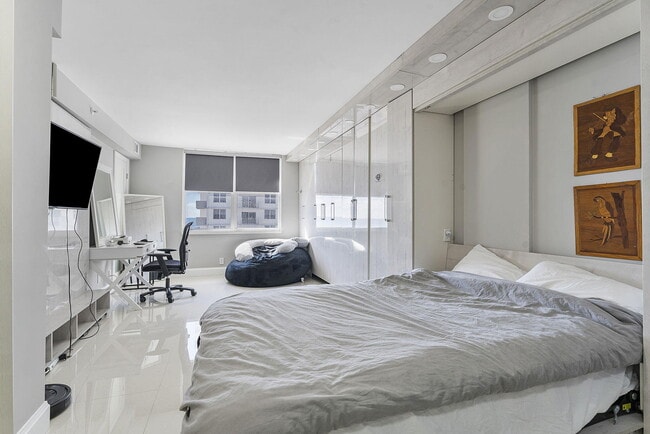 Building Photo - 4505 S Ocean Blvd