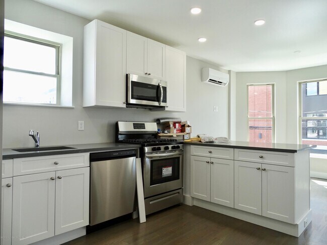 Building Photo - 410 Bond St