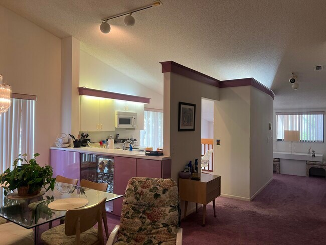 Building Photo - 10399 S Circle Lake Dr