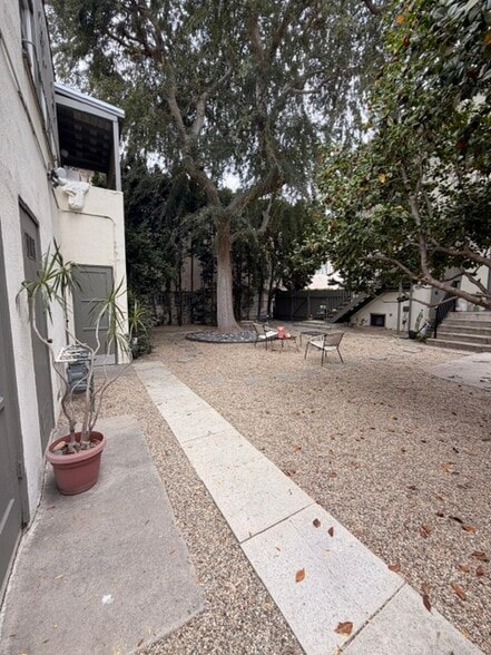 Building Photo - 164 N Clark Dr