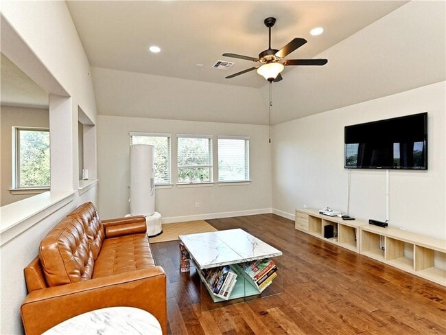 Building Photo - 332 Quartz Dr