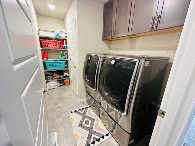 Building Photo - Spacious 4 bed 2.5 bath house in Cascade-Fairwood AC