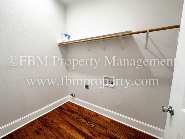 Building Photo - 513 Water St