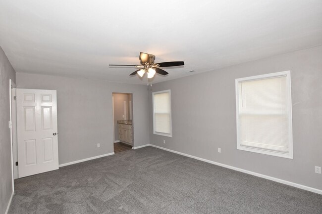 Building Photo - 4 BEDROOM HOME LOCATED IN SOUTH CHESEPEAKE. MUST SEE !!!!!!!!!!!