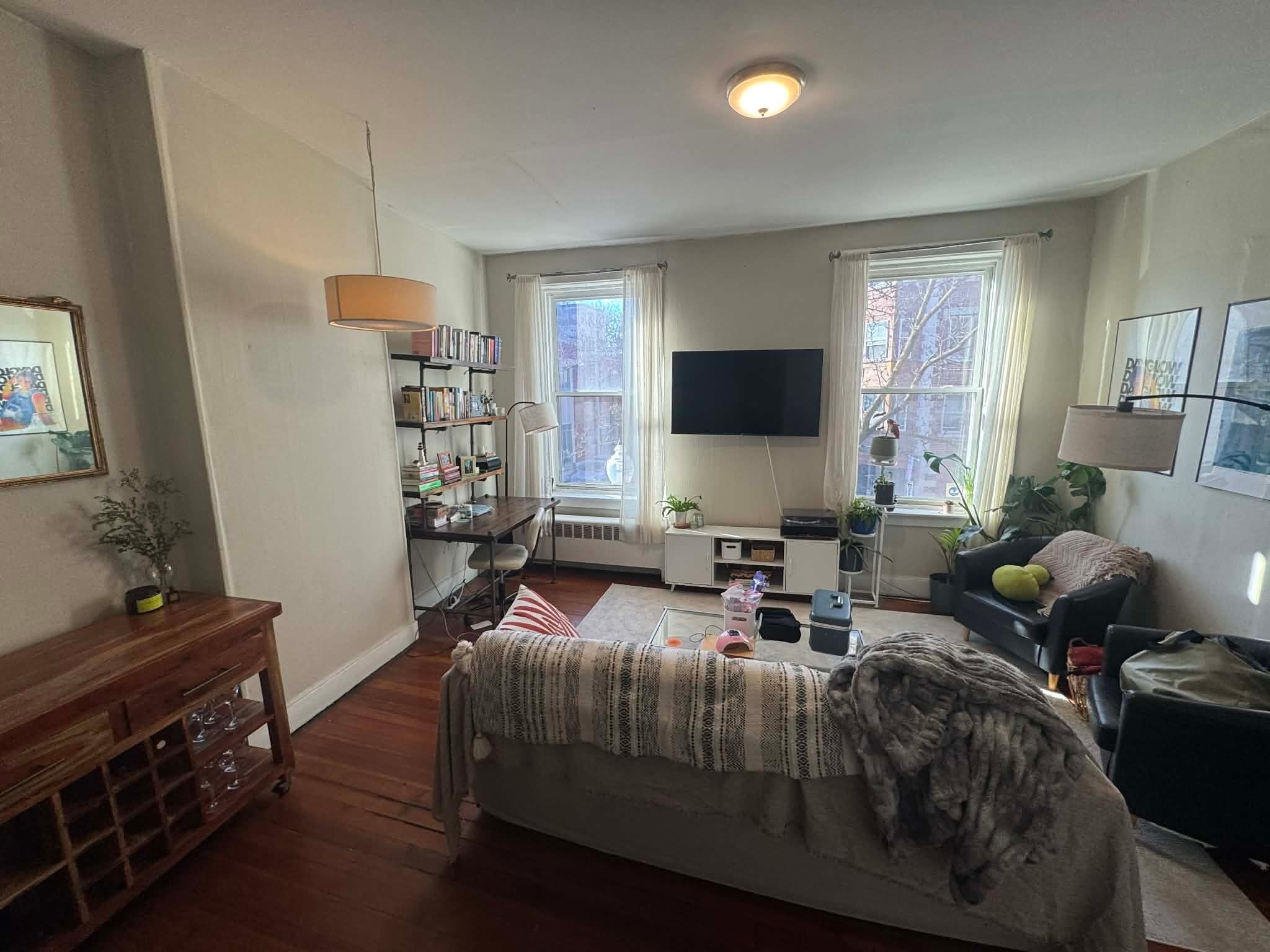 Building Photo - 437 Hanover St