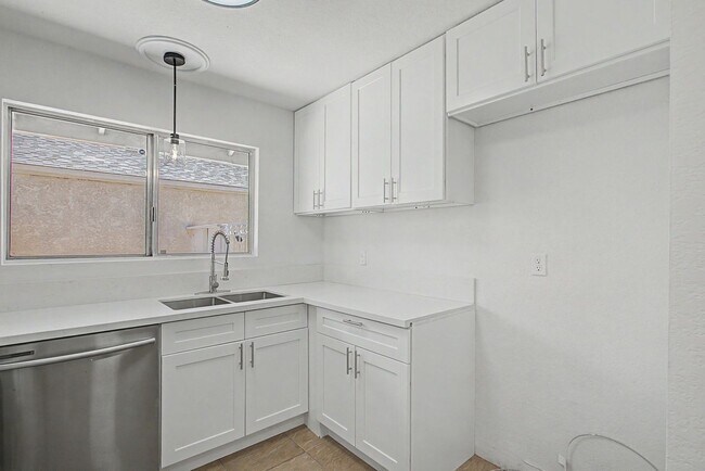 Building Photo - 6794 Mangrum Cir