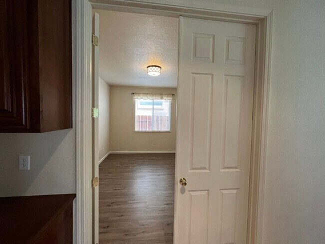 Building Photo - 2912 Medinah Way