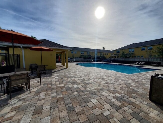 Building Photo - 9120 Tecumseh Dr