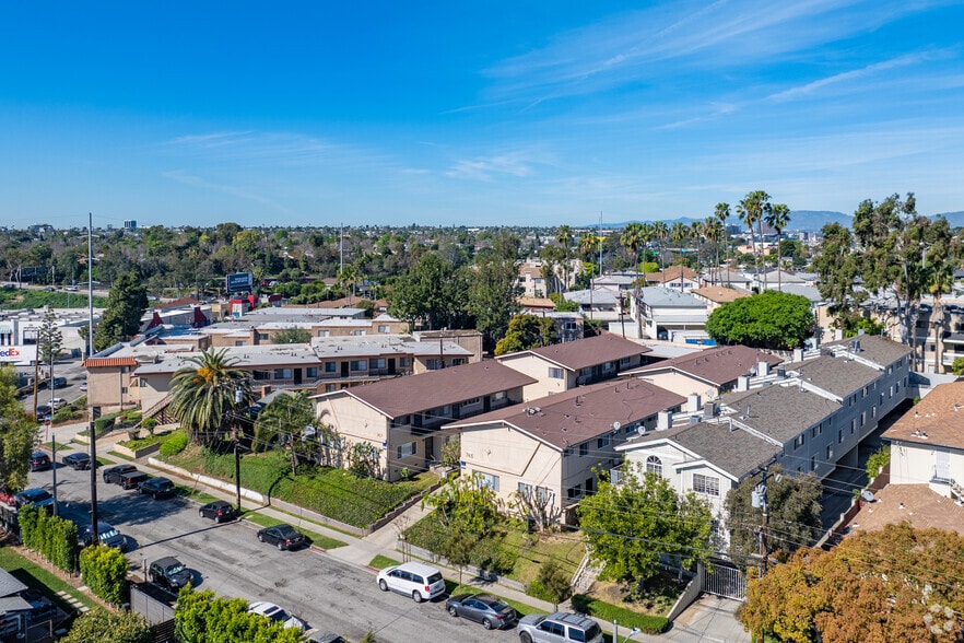 Aerial Photo - 745-747 Venice Way