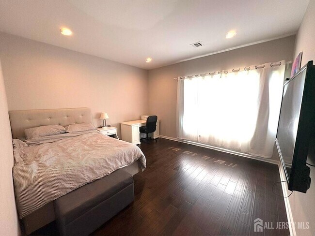 Building Photo - 39 Caldwell Rd