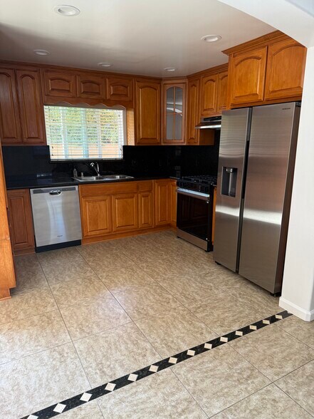 Kitchen with new appliances - 2003 S Curson Ave