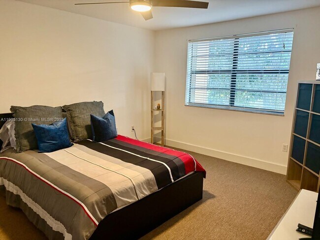 Building Photo - 8632 NW 34th Pl