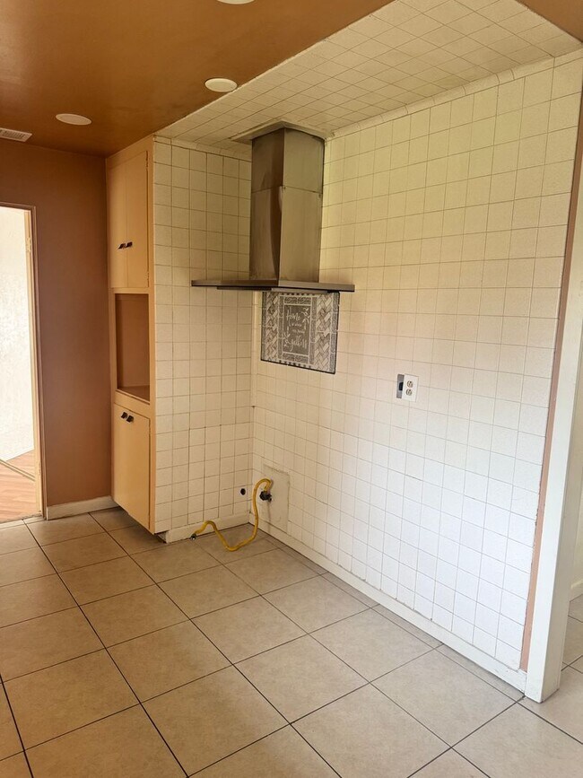 Building Photo - Single Family Home