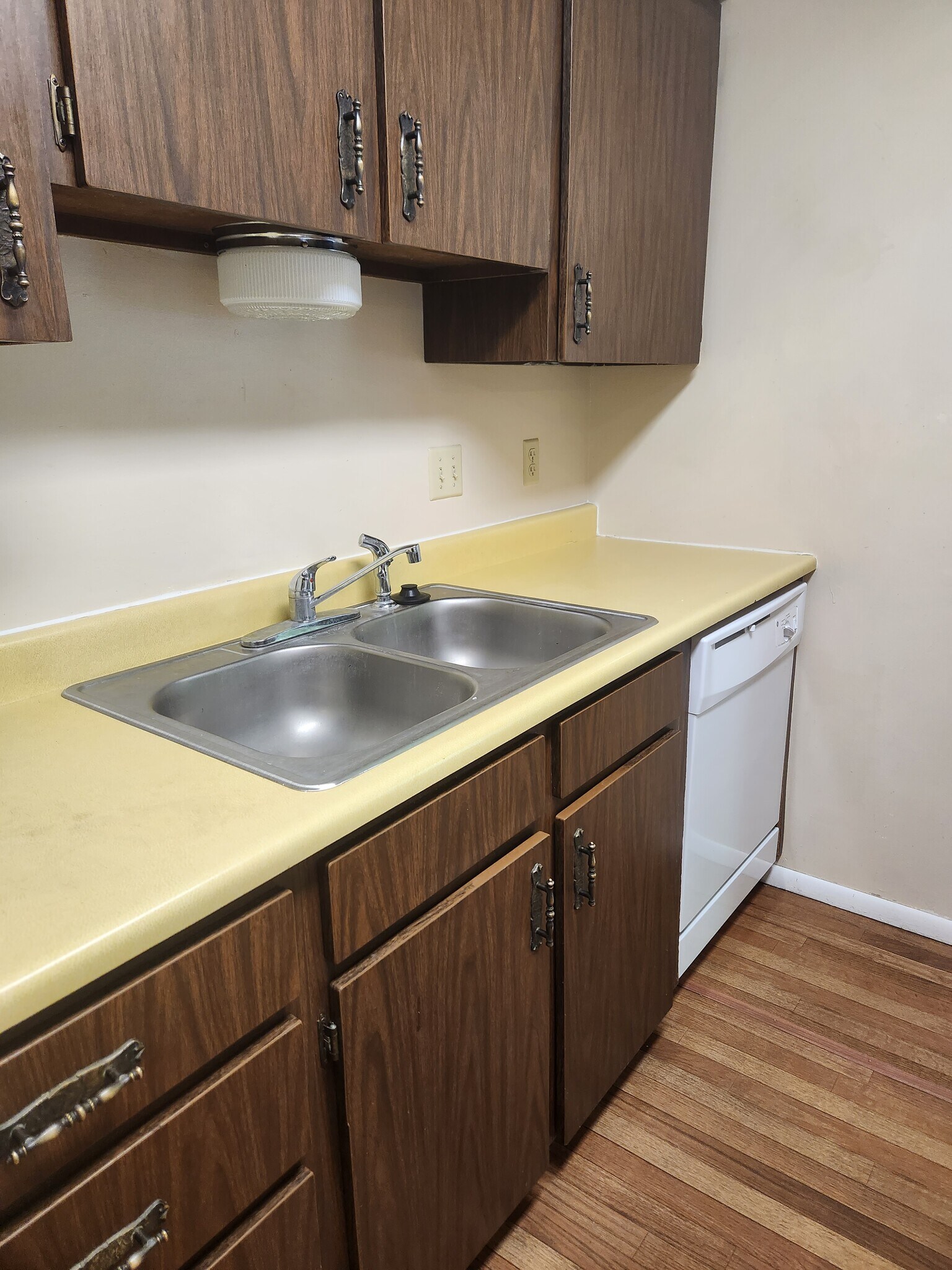 Building Photo - 425 Park Terrace Dr