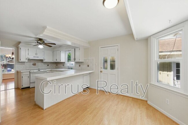 Building Photo - 156 Circle Ct