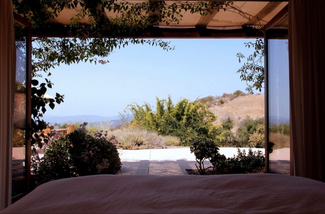 Building Photo - Hilltop oasis