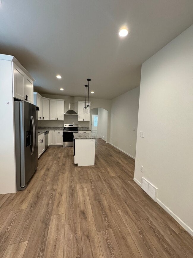Building Photo - 3-bedroom, 3-bathroom South Fargo Family H...