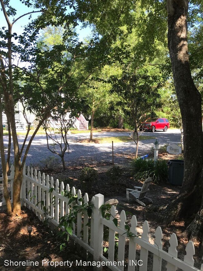Building Photo - 2 br, 1 bath House - 605 Cottage Square Lane