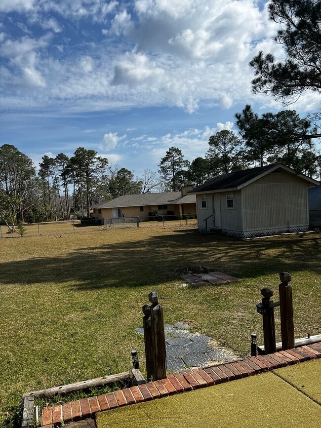 Building Photo - 3 Bed 2 Bath House