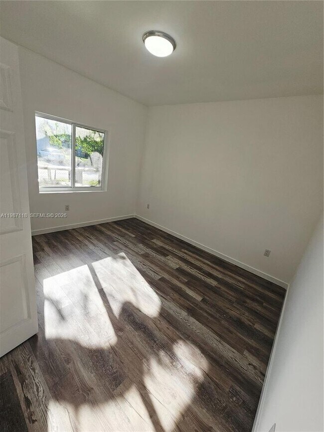 Building Photo - 127 NE 184th Terrace