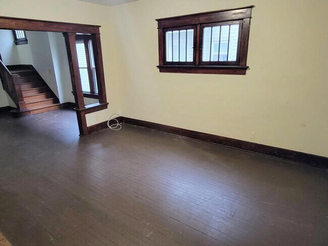 Building Photo - 33 E Norman Ave