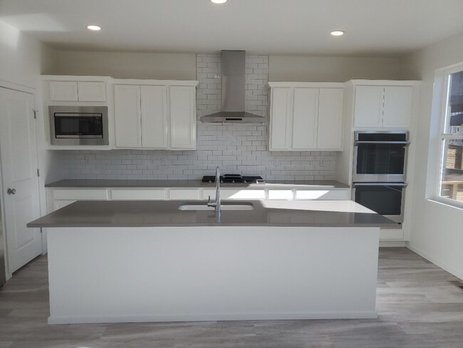 Building Photo - Exquisite 3 Bed 2.5 Bath Single Family Home
