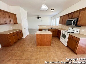 Building Photo - 9707 Redstone Rise