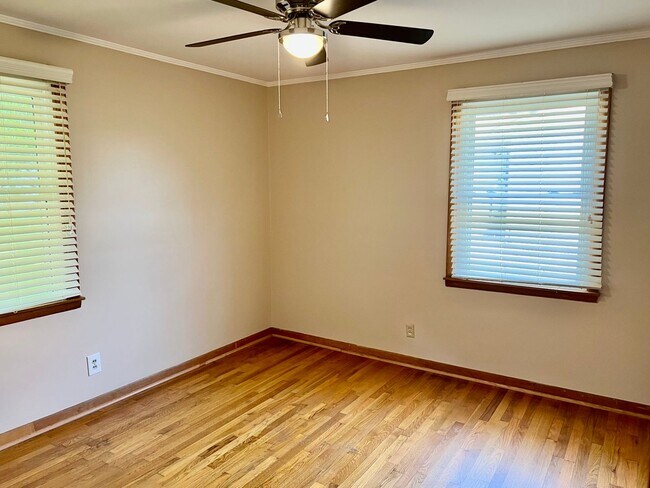Building Photo - 1507 Franklin - For RENT!