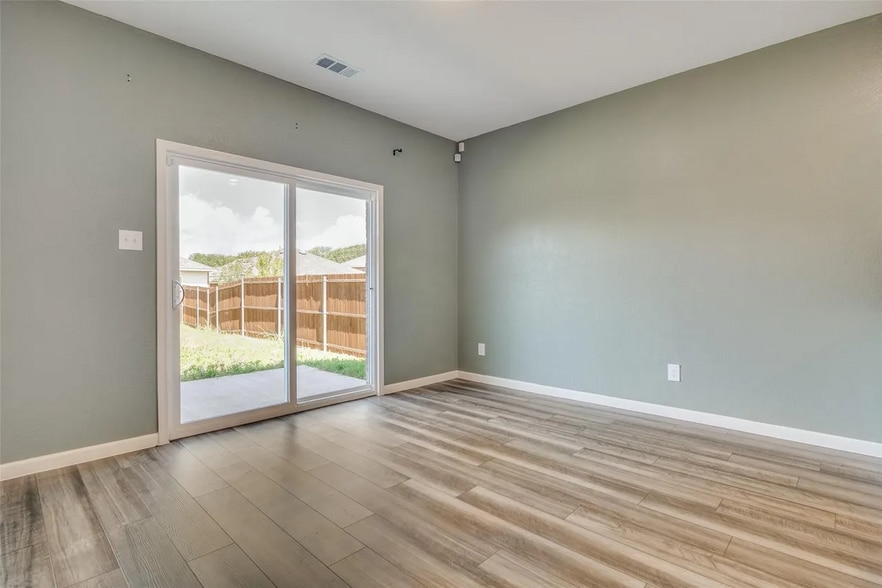 Building Photo - 731 Yorkshire Dr