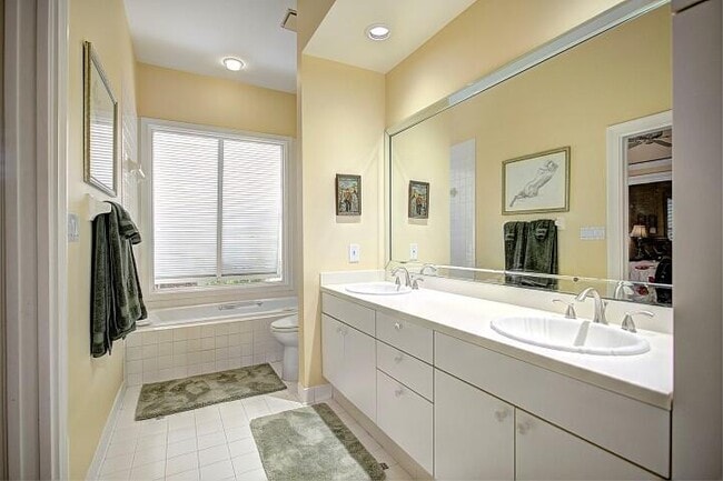 Building Photo - 14499 Cypress Island Cir