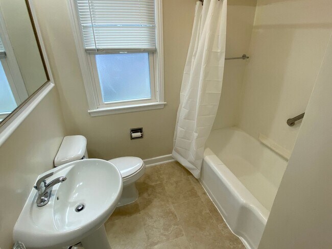 Building Photo - 2-Bedroom 1 Bath Ranch Style Home Near GD Jones Elementary