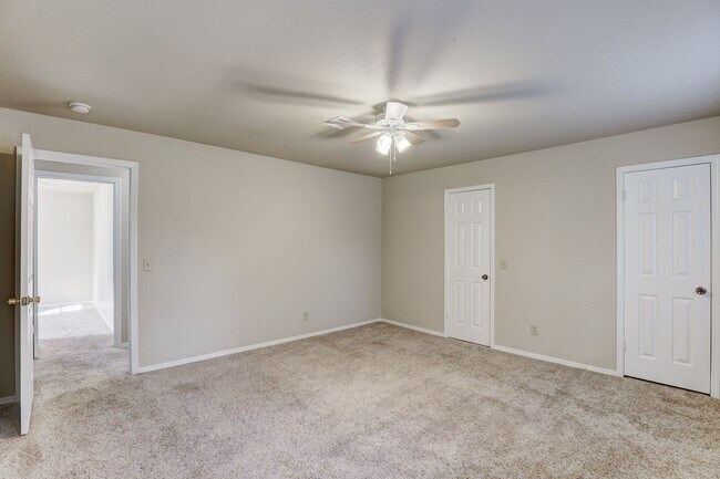 Building Photo - 4 Bedroom,2.5 Bath and 2 Car Garage Duplex with Fireplace and Prime Location Near Lake Hefner