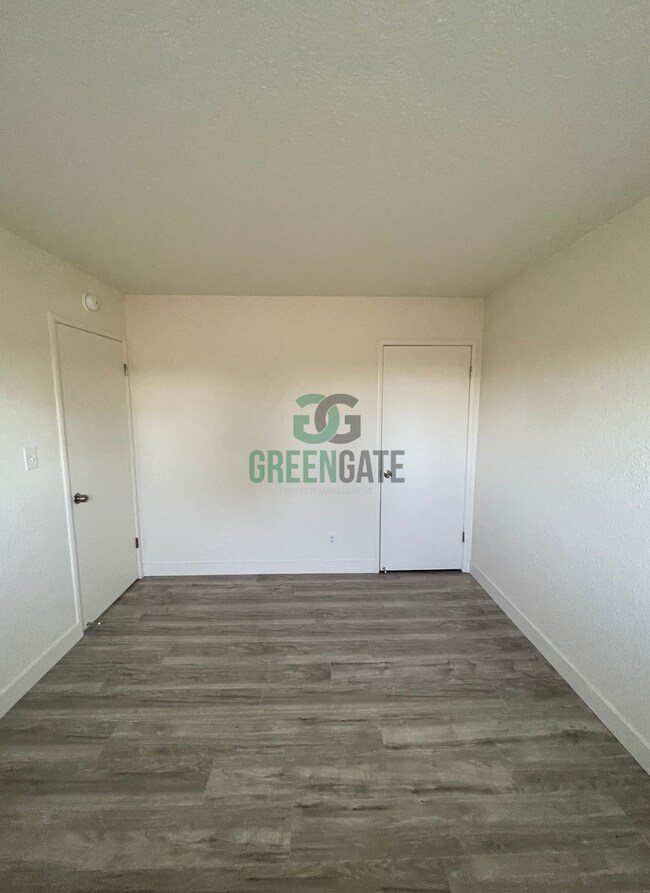 Building Photo - 325 W H St