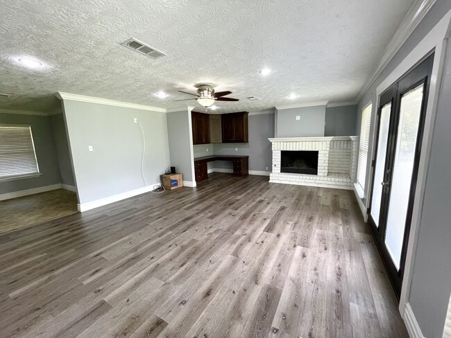 Building Photo - 1365 Wisteria St