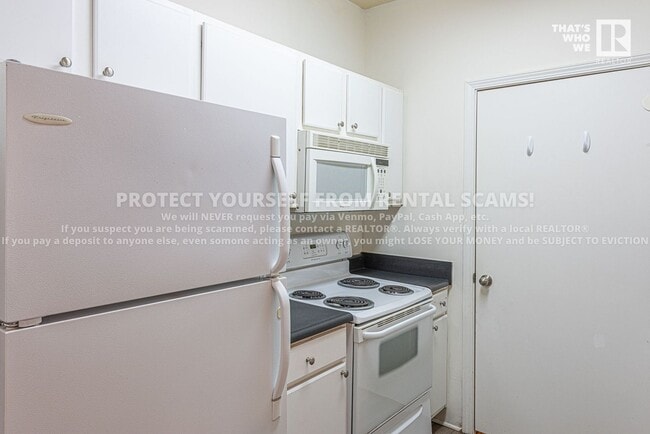 Building Photo - 4261 NE Meadowcreek Circle Unit#105, Fayet...