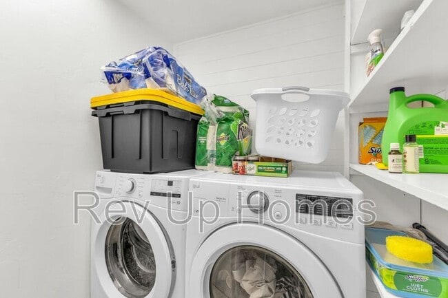 Building Photo - 492 E 100 S