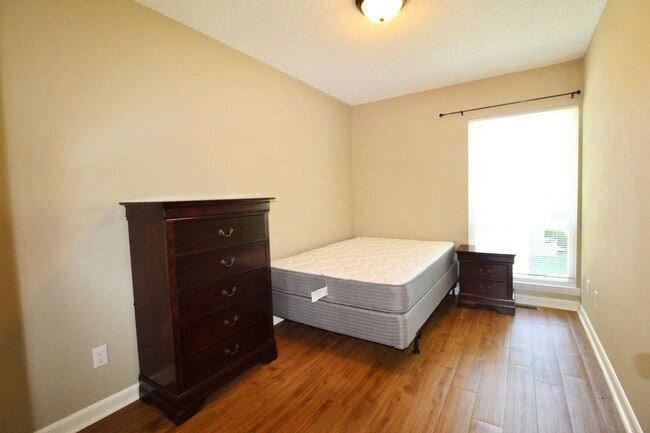 Building Photo - 1315 Bradley Dr