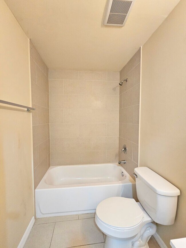 Building Photo - Charming 3BR/2BA