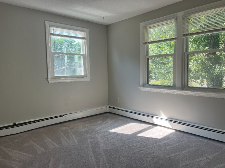 Building Photo - 1233 Main St