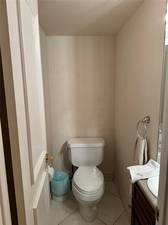 Building Photo - 4900 N Ocean Blvd