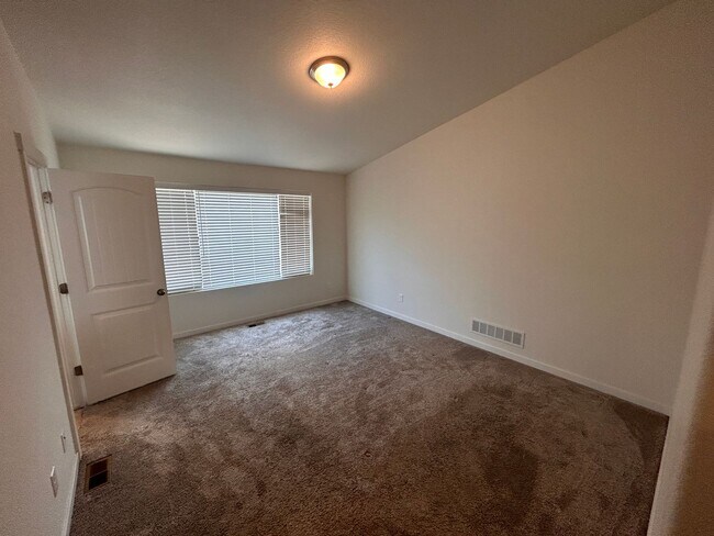 Building Photo - Immaculate 4 Bed 4 Bath Home in School District 20!!!