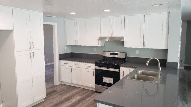 Building Photo - 15692 Live Oak Rd